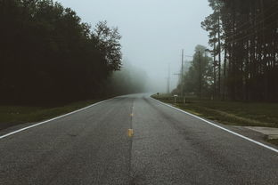 韩国一道路塌陷惊现天坑，探究原因与应对策略